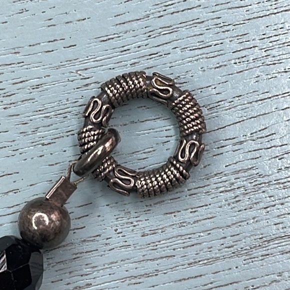 Black beaded bracelet with silver accents and toggle closure - 8” - Picture 3 of 4